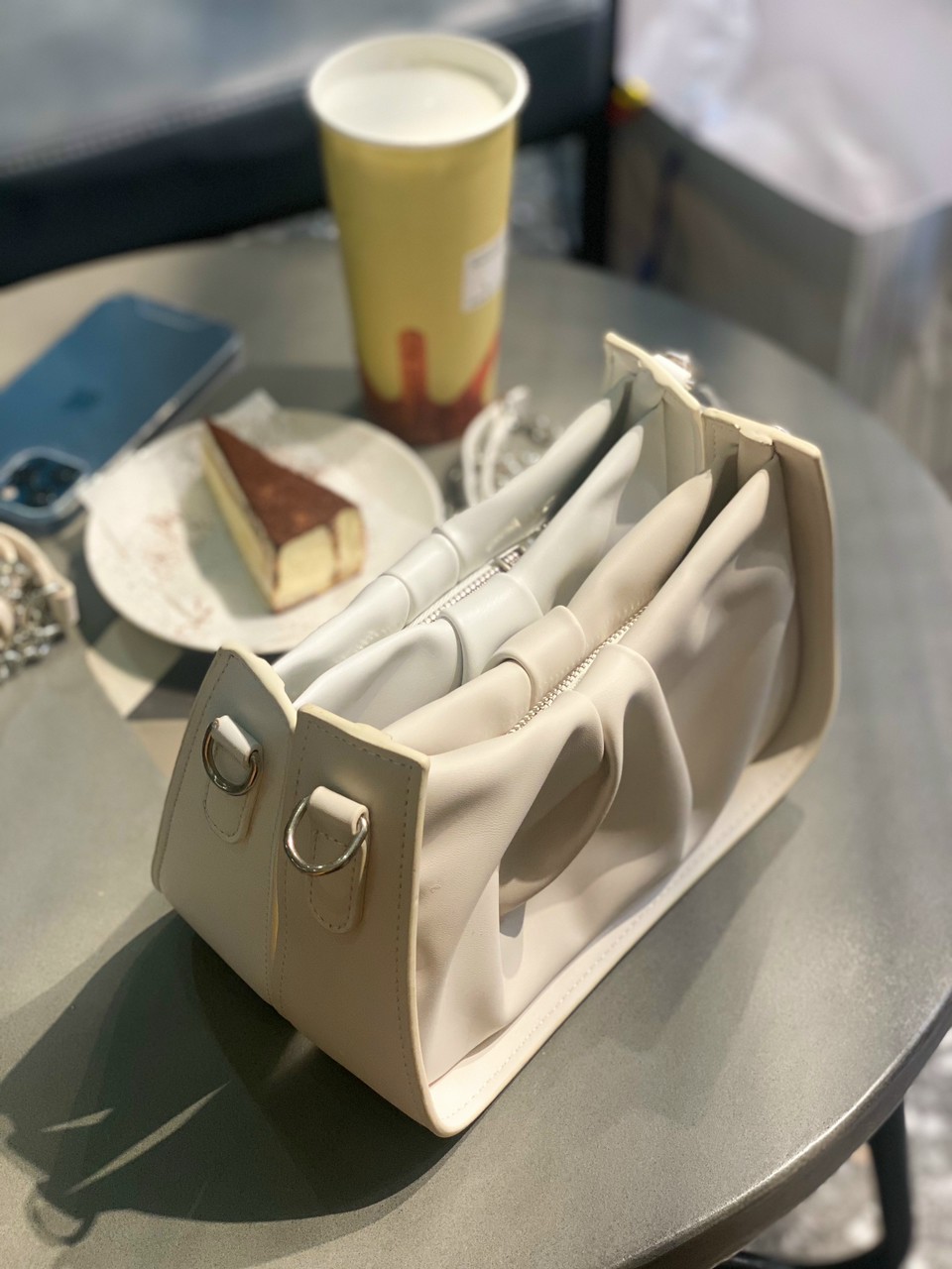 Túi đeo chéo nữ Zara da mềm size 22