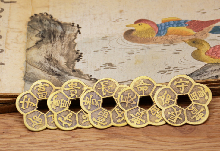 [HCM]Hoa mai kim tiền - Đồng tiền hoa mai chất liệu đồng kích thước 5,6cm sắc nét, Đồng xu hoa mai đồng thau nguyên chất, Đồng tiền mai hoa phong thuỷ