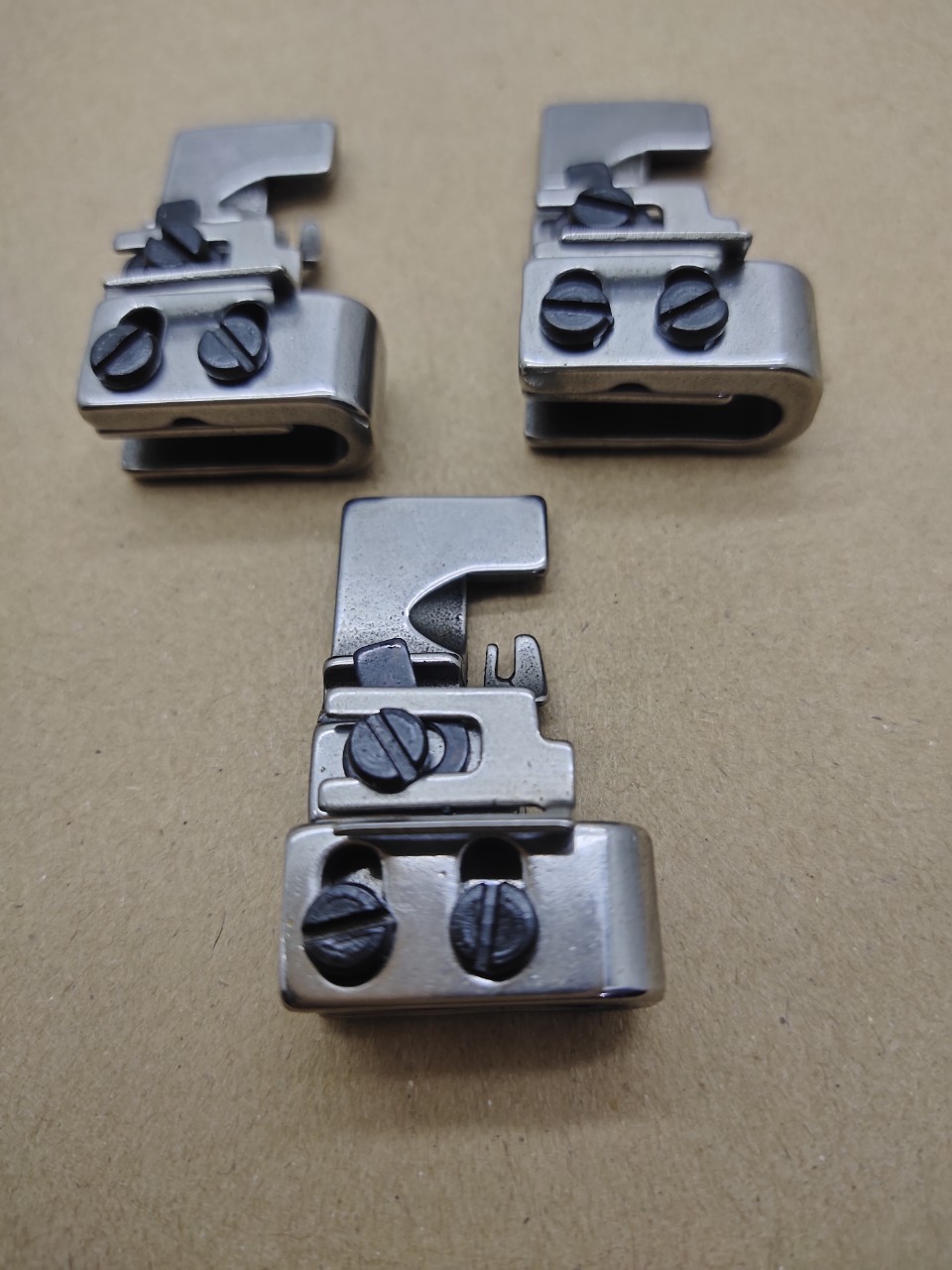 chân vịt nhún 4 chỉ máy vắt sổ jack