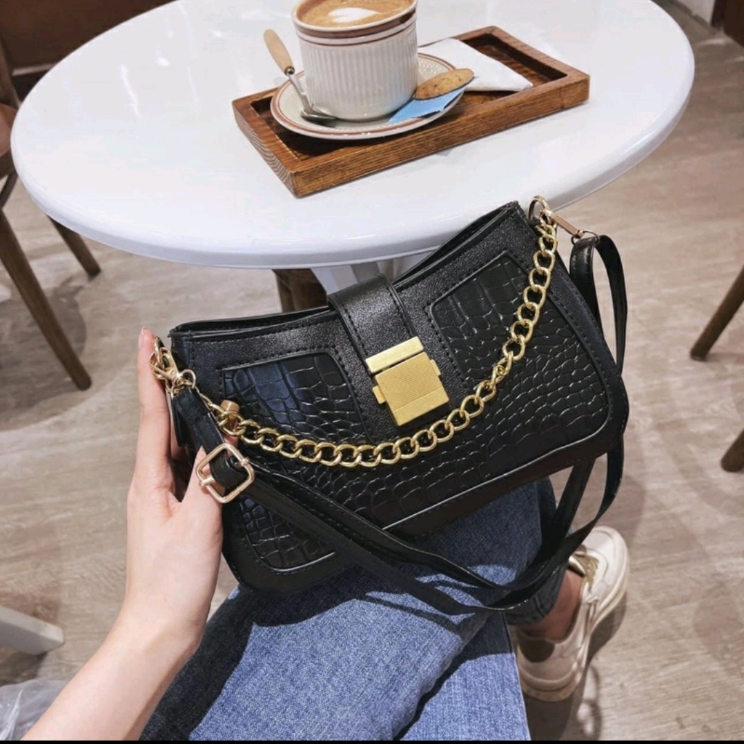 Túi đeo vai rắn mẫu mới nhất, khuy vuông