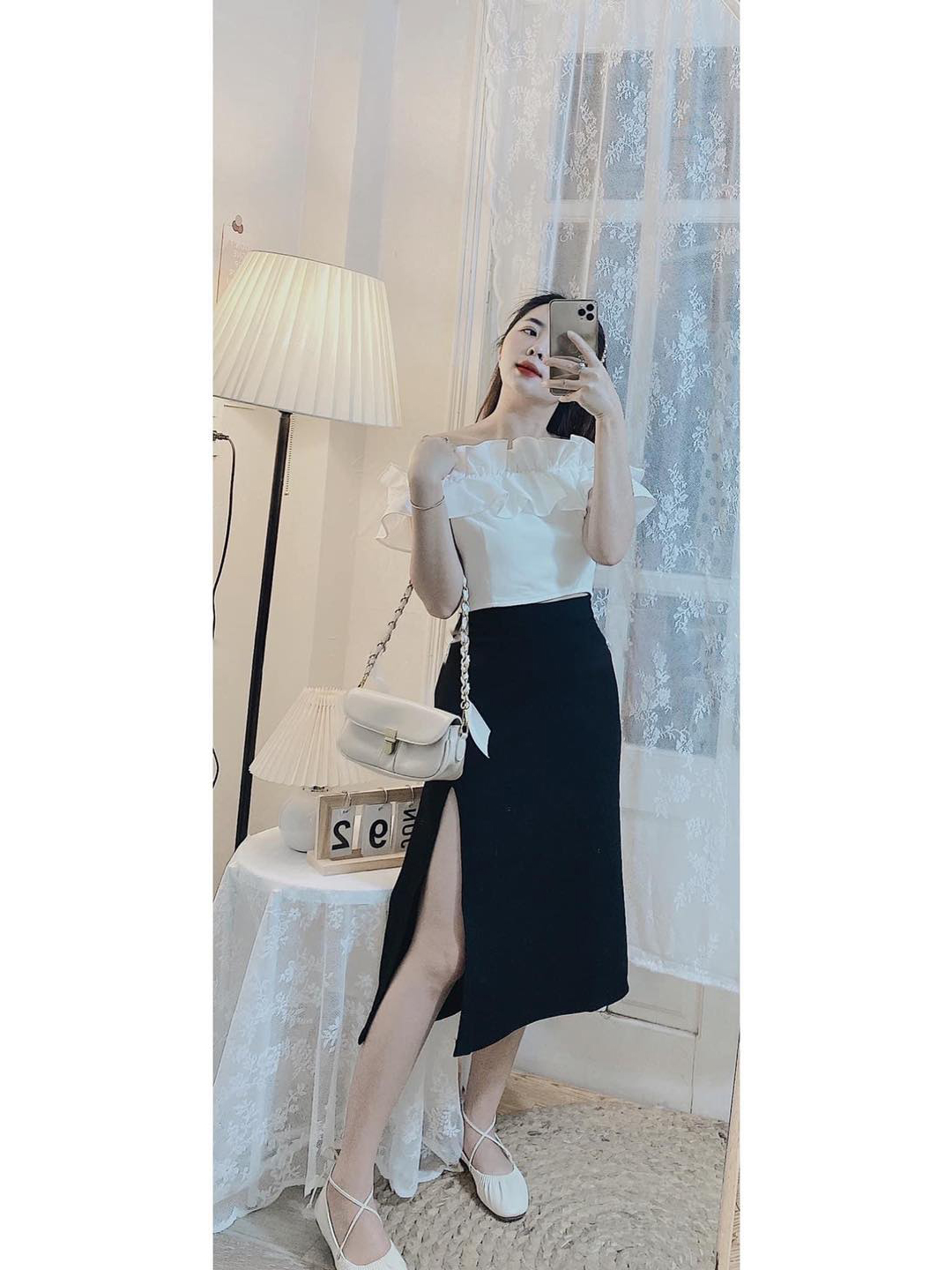 [TANA'S] Áo croptop trễ vai viền bèo