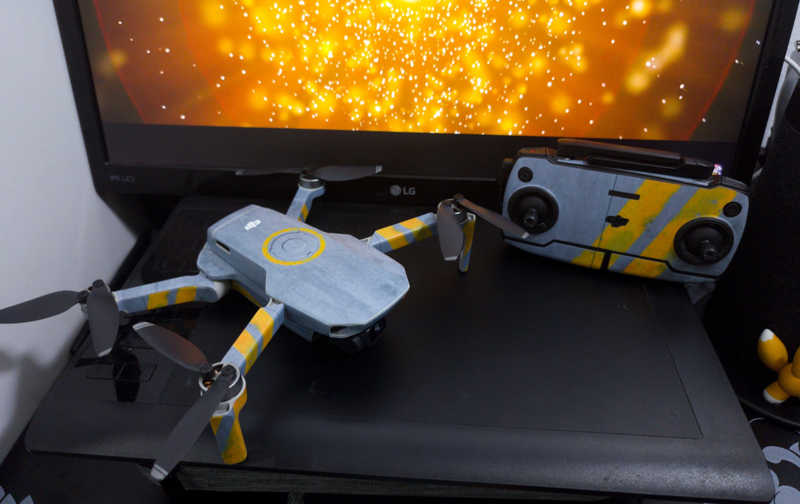 Miếng Dán Flycam Mavic Mini - Mini Se - Mini 2 - Xám Vàng + Dán Hub Sạc