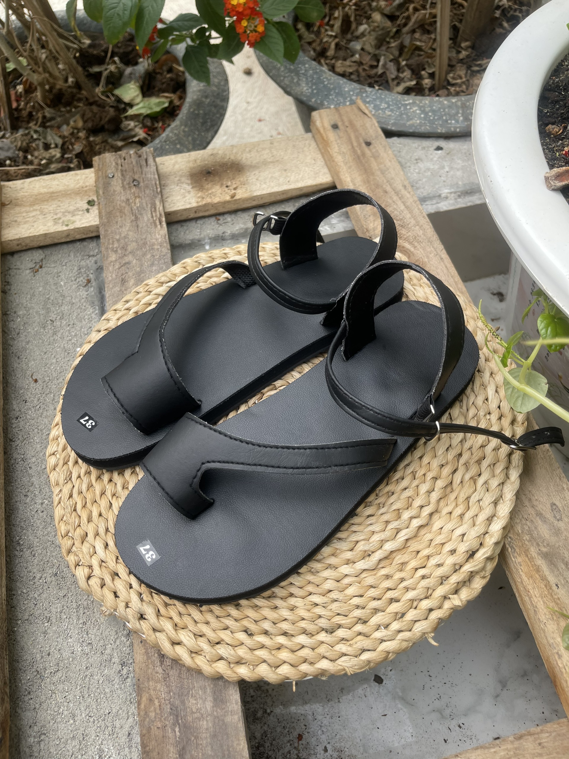 Sandal nữ xỏ ngón dây chéo