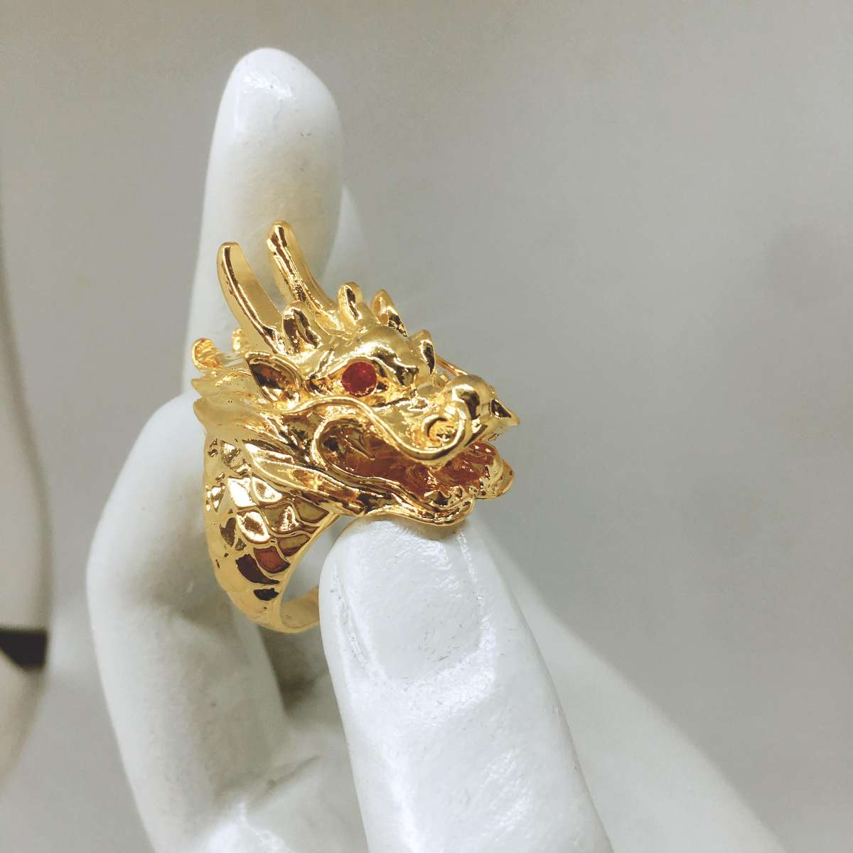 Nhẫn phong thủy Nhẫn Thiên long đính đá đẳng cấp
