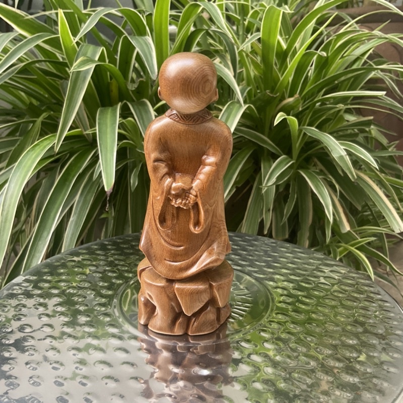 [GIA RE] Tượng tuỳ duyên gỗ bách cao 30cm