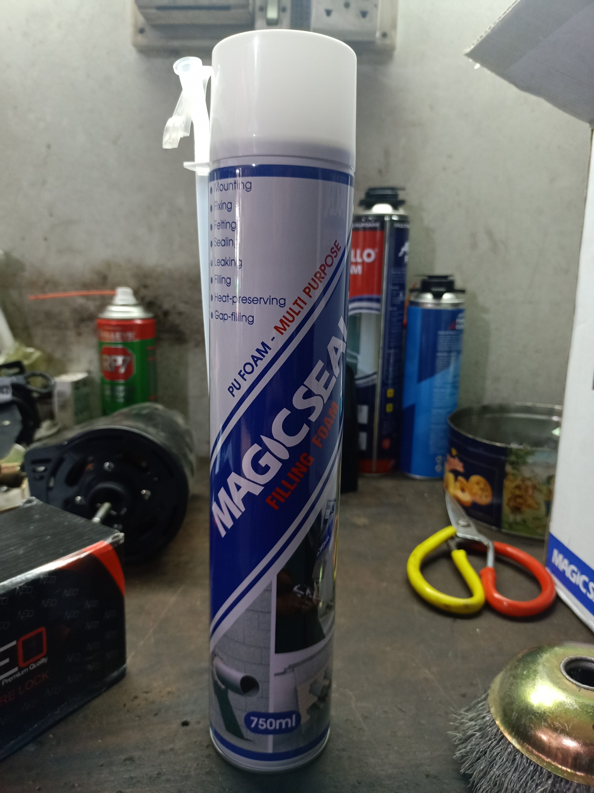 KEO BỌT NỞ MAGICSEAL FOAM CÓ VÒI