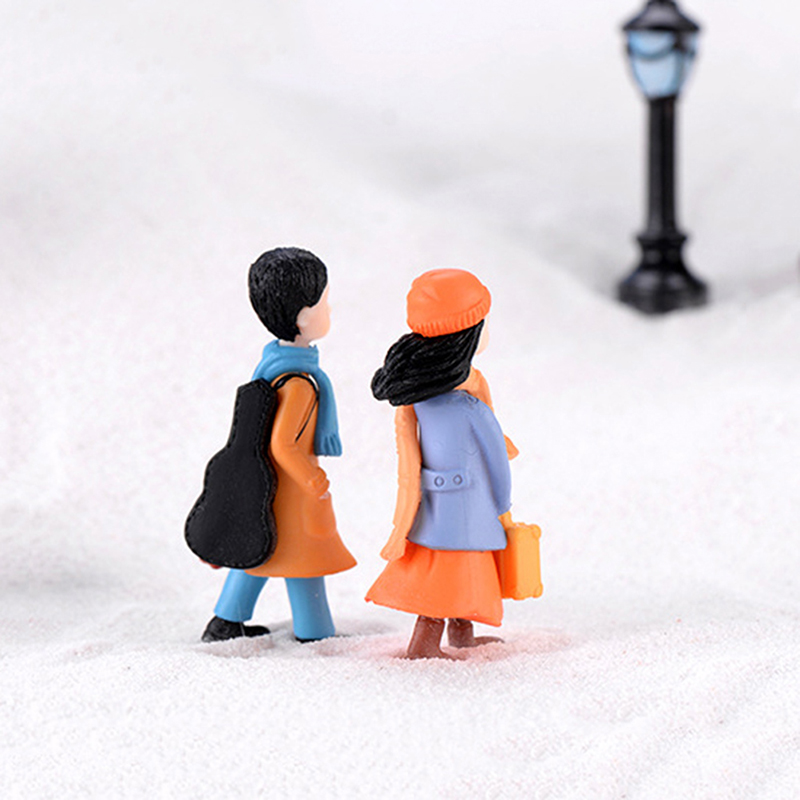 Travel Couple DIY Mini Miniature Fairy Garden Dollhouse Decor Micro Landscape. 