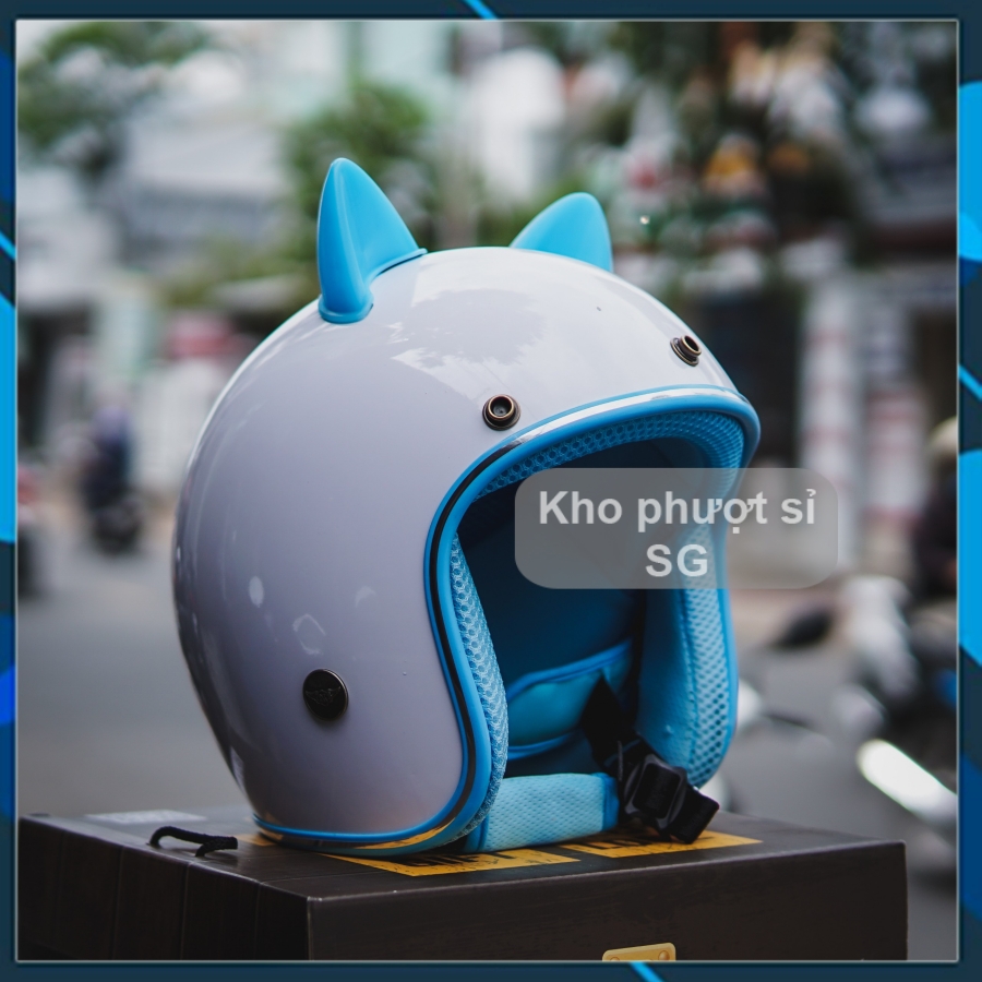 Nón 3/4 đi phượt siêu đẹp màu trắng lót xanh dương kèm tai mèo nhựa xanh - Mũ bảo hiểm xe máy nữ 3/4 trắng bóng