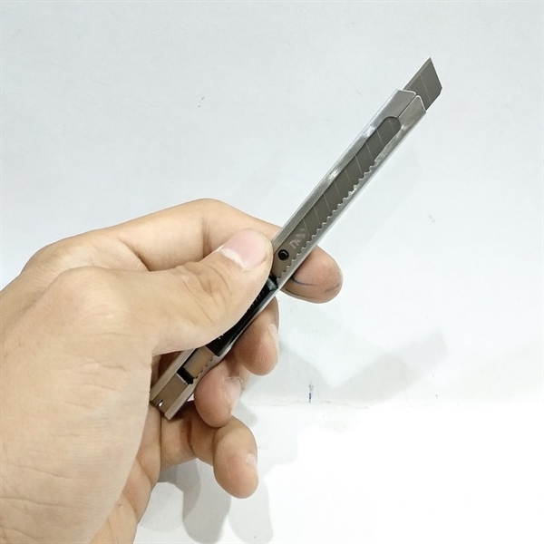 DAO RỌC GIẤY DELI 2058 INOX