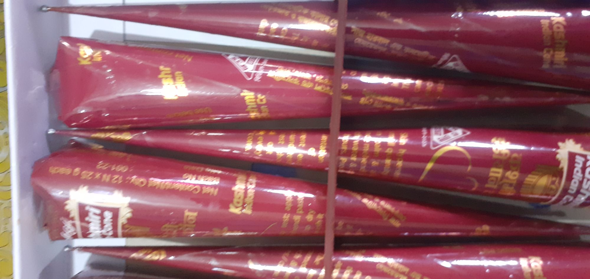 12%20in%201%20box%20Indian%20Kashmiri%20Mehedi%20Cone-%20%2012%20pieces%20-%20Image%204