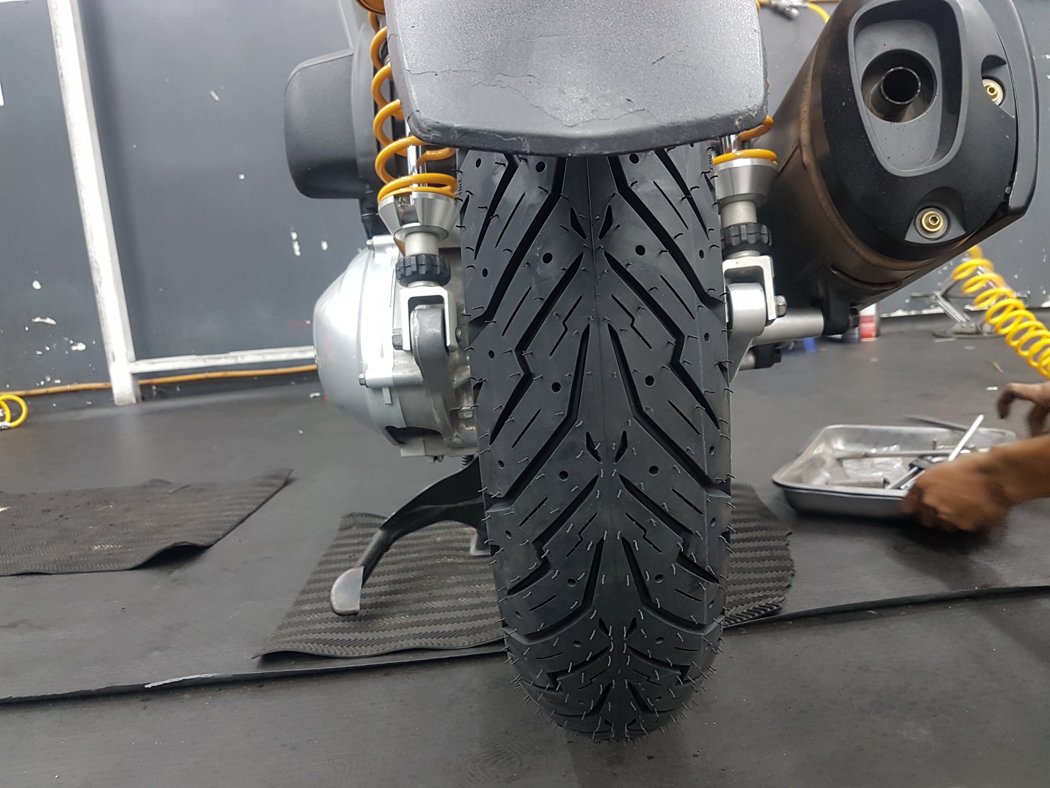Vỏ Pirelli 130/70-16 Angel Scooter cho SH300i (150019)