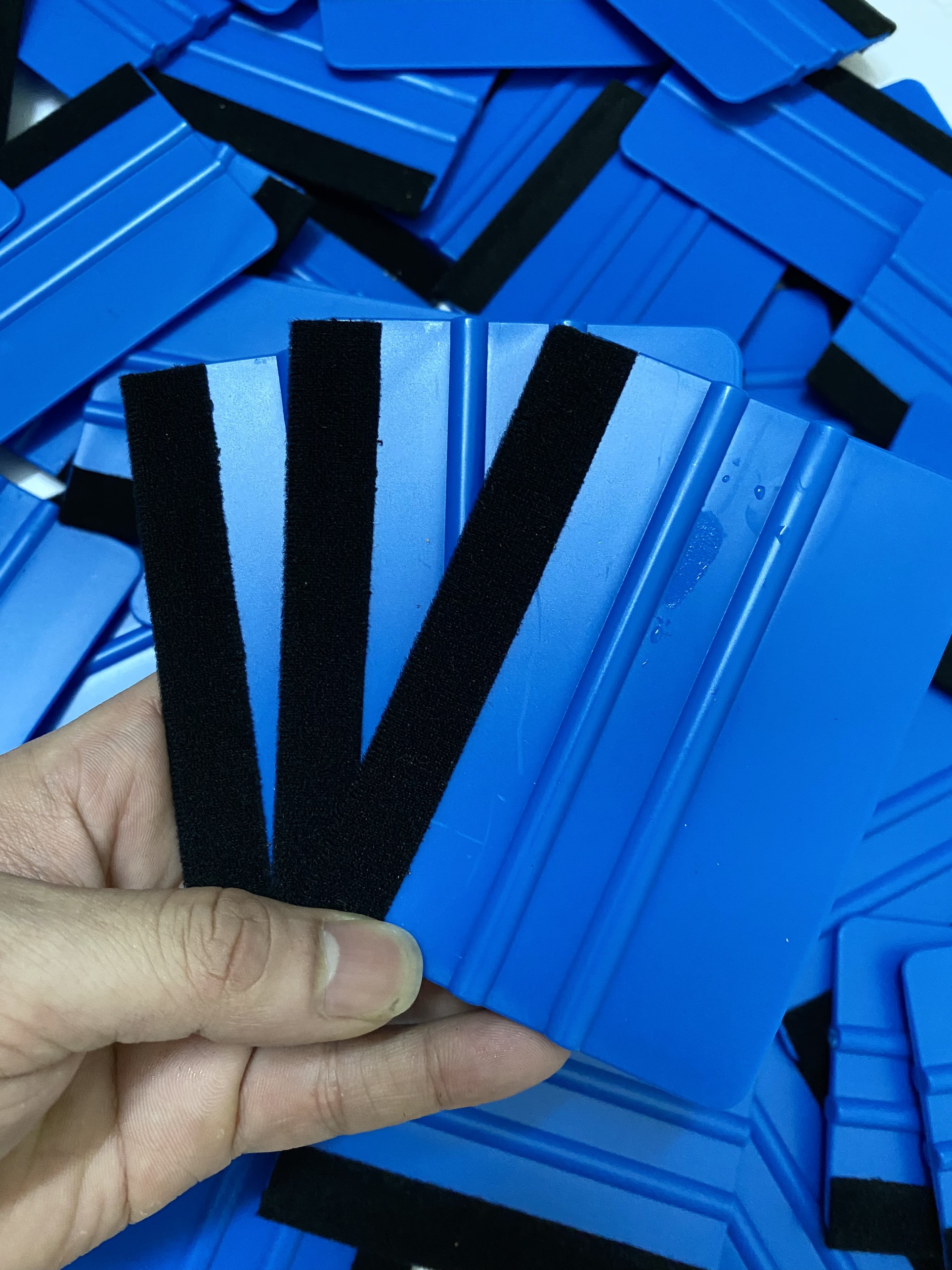 Miếng gạt decal hỗ trợ dán decal oto, xe máy.....
