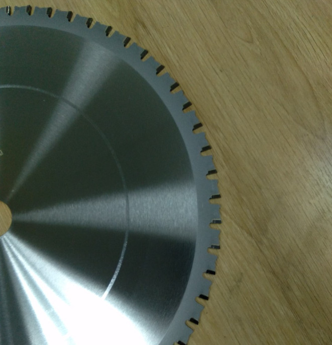 Lưỡi cắt / Đĩa cắt sắt tua chậm 355*2.2*25.4*72T
