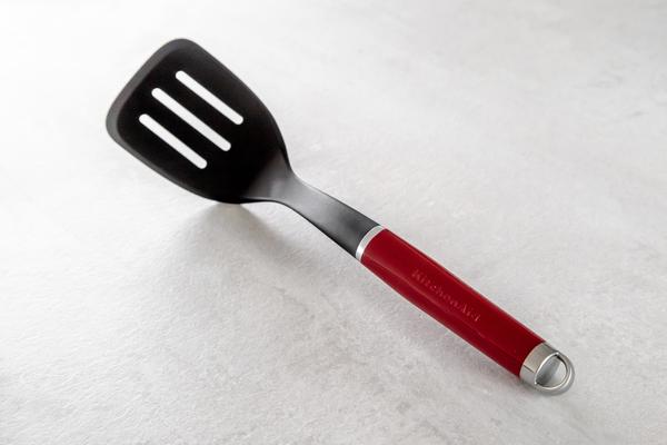 KitchenAid - Xẻng có rãnh nhiều màu