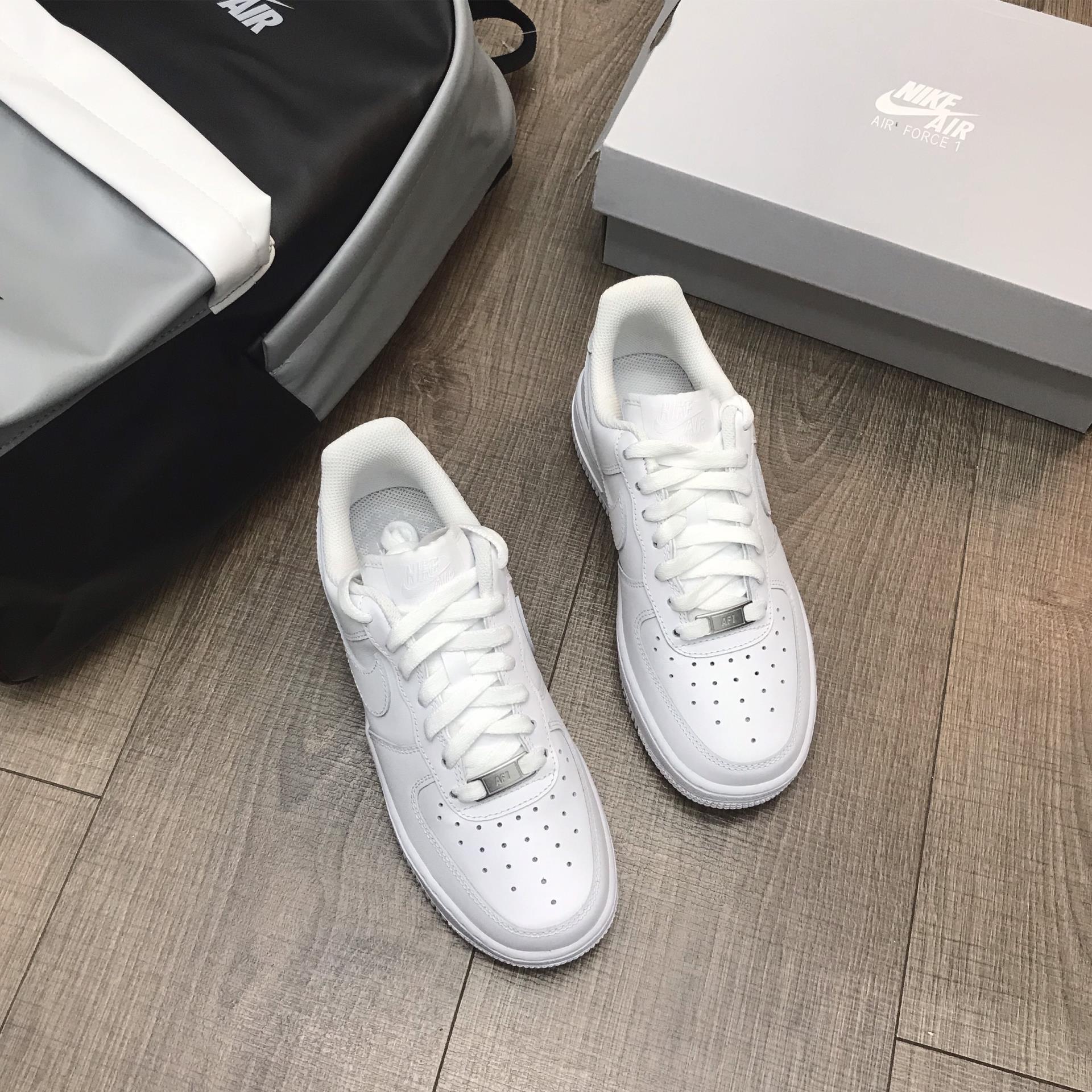 GIÀY NIKE AIR FORCE 1 ’07 TRIPLE WHITE