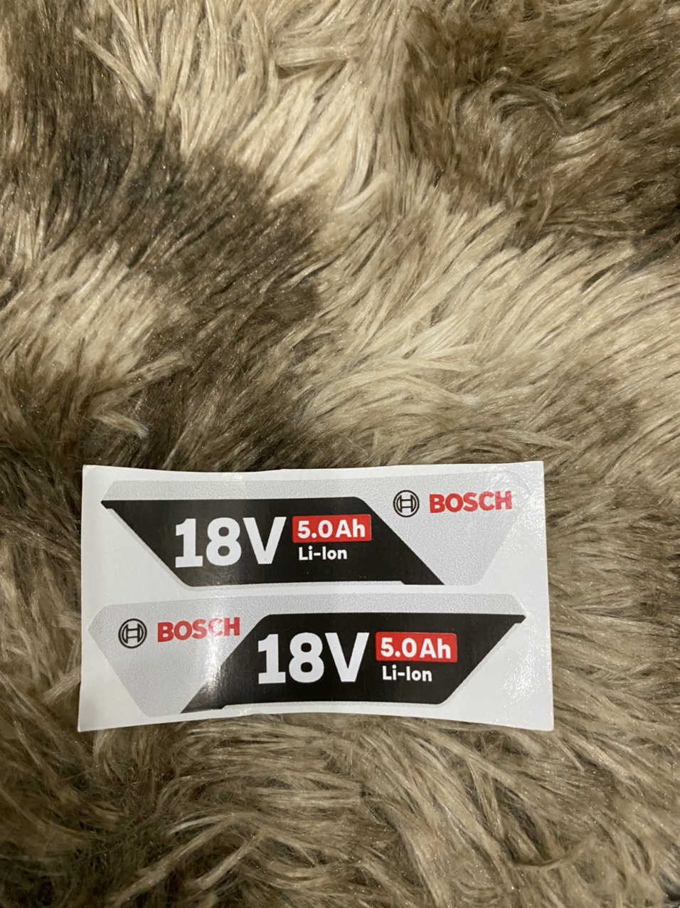 Các loại tem dán trang trí vỏ pin