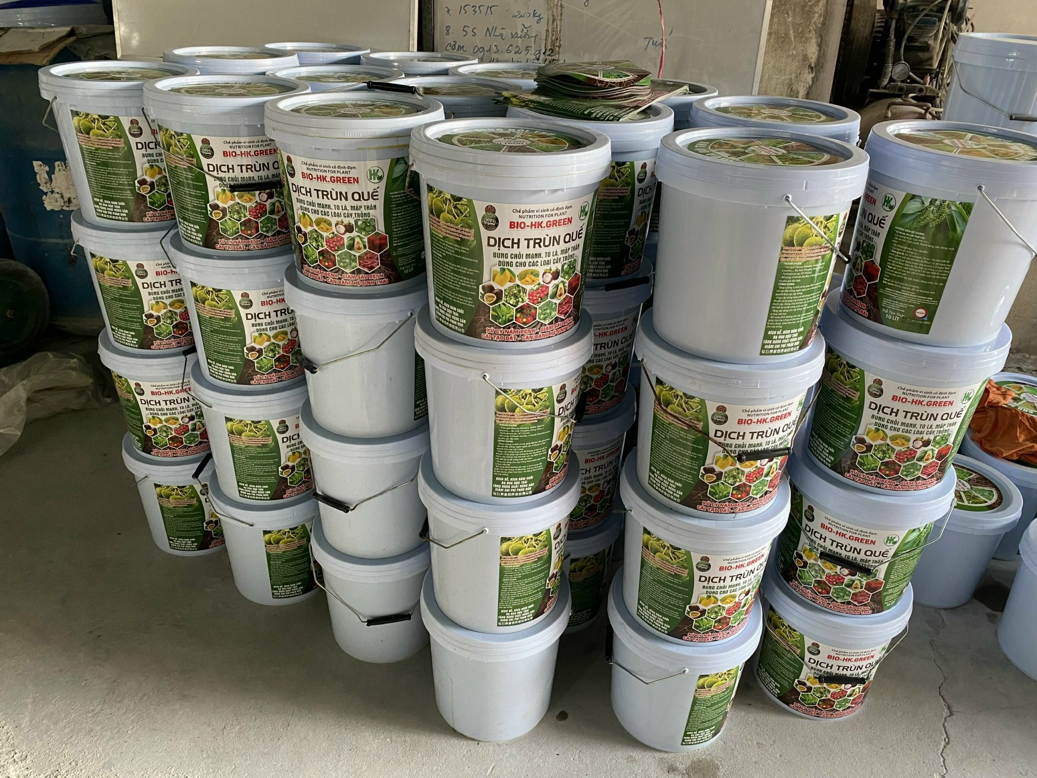 DỊCH TRÙN QUẾ/Phân trùn quế/Trùn quế humic/Trùn quế xô 10KG (9 lít)