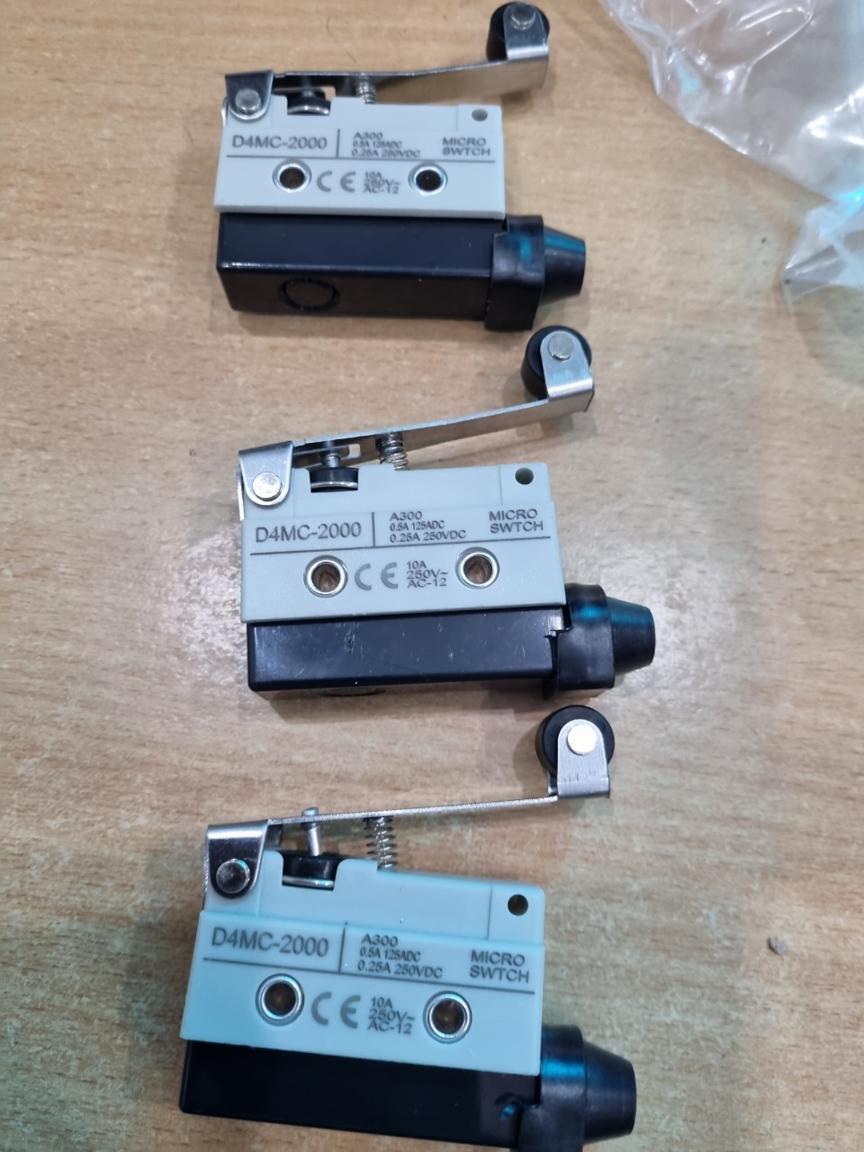 Công Tắc Hành Trình D4MC-2000 250VAC-10A