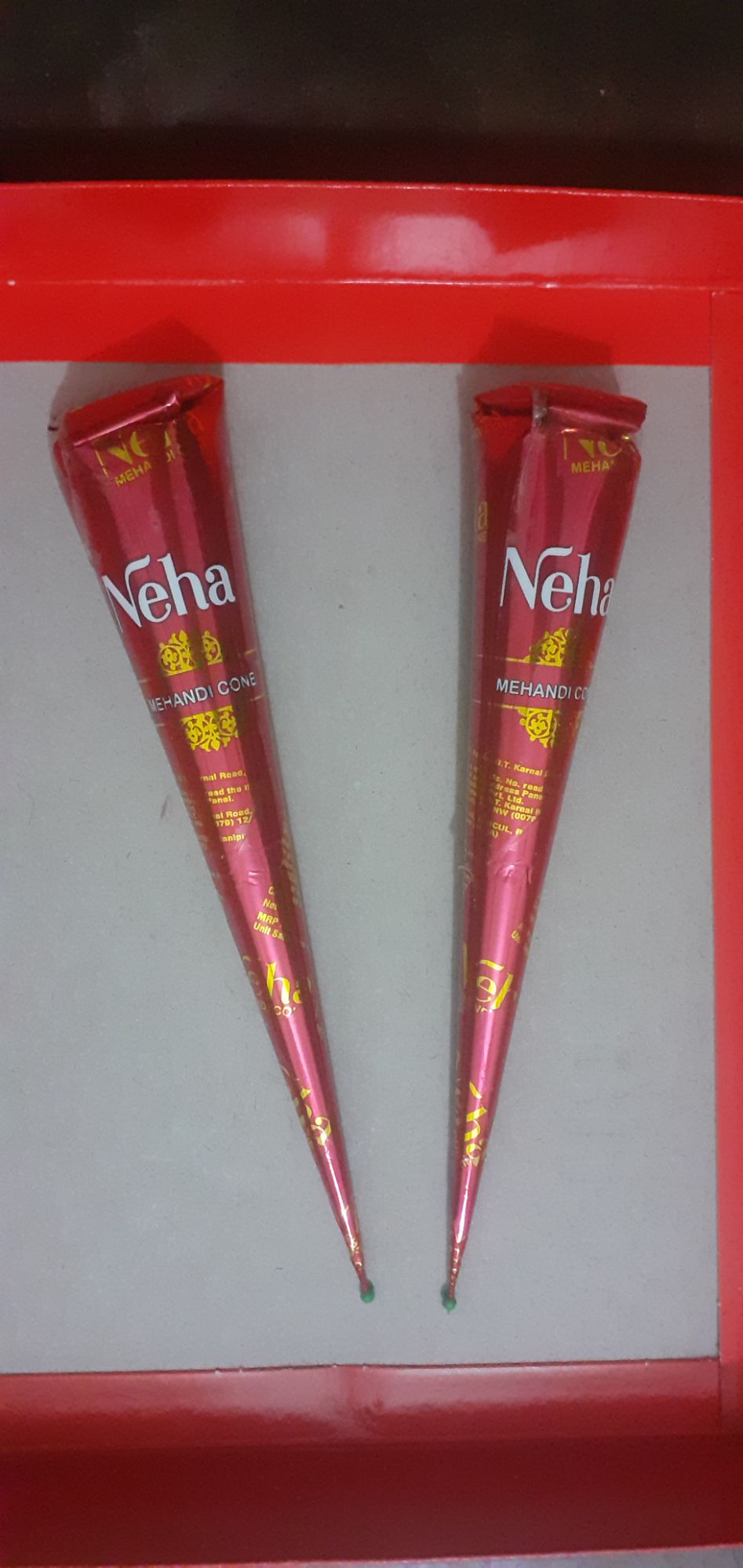 2 Pieces Neha red color mehedi cones -2 pieces. 