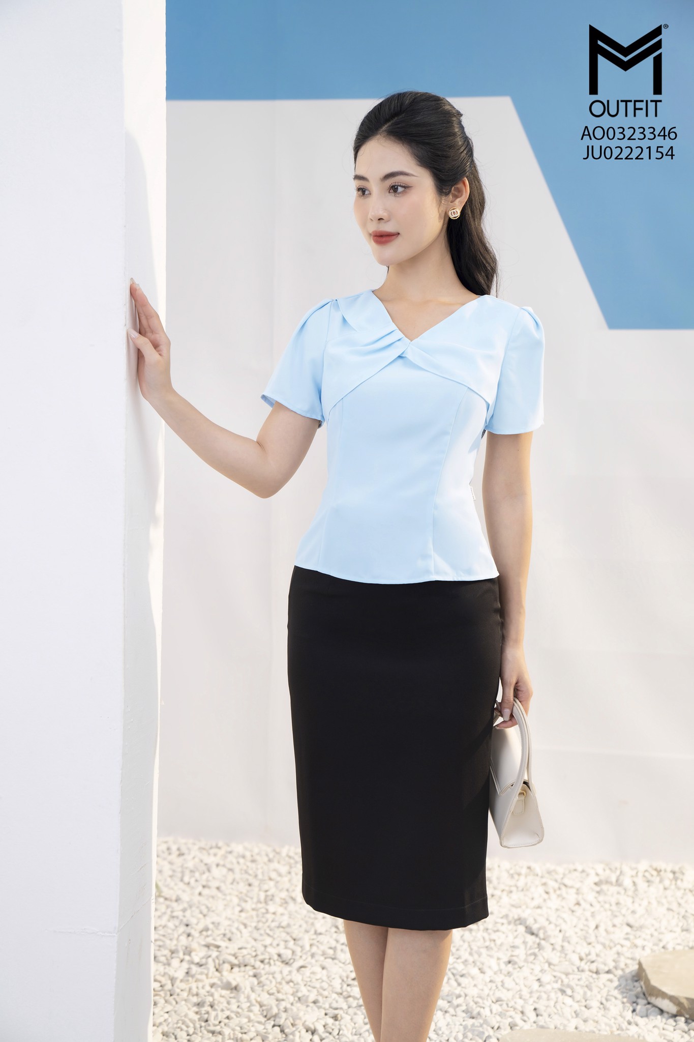 Áo sơ mi cổ V, tà bong xếp ly - Mmoutfit
