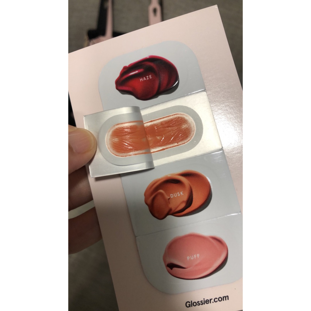 Sample má hồng Glossier Cloud Paint 4 ô