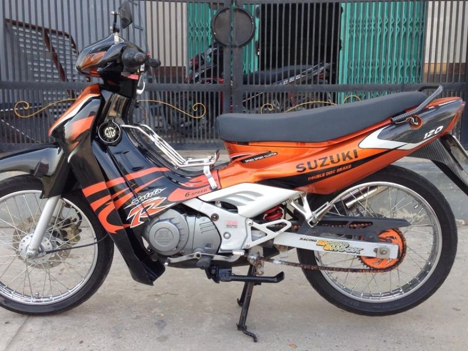 Tem suzuki satria 2000 đen cam đậm - đuôi đen