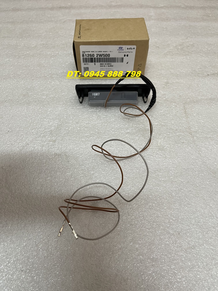 Công tắc mở cốp sau Hyundai Santafe 2012-2017