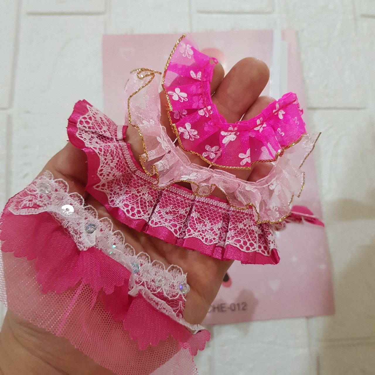 Tranh dán váy, trang phục công chúa thủ công cho bé