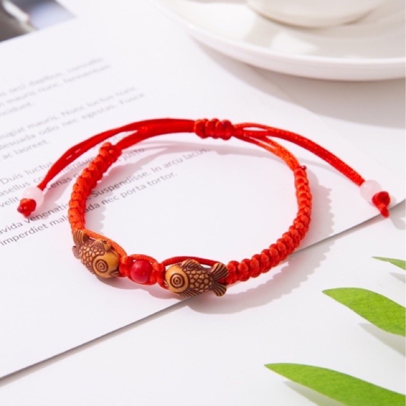 Vòng tay chỉ đỏ cá gỗ may mắn