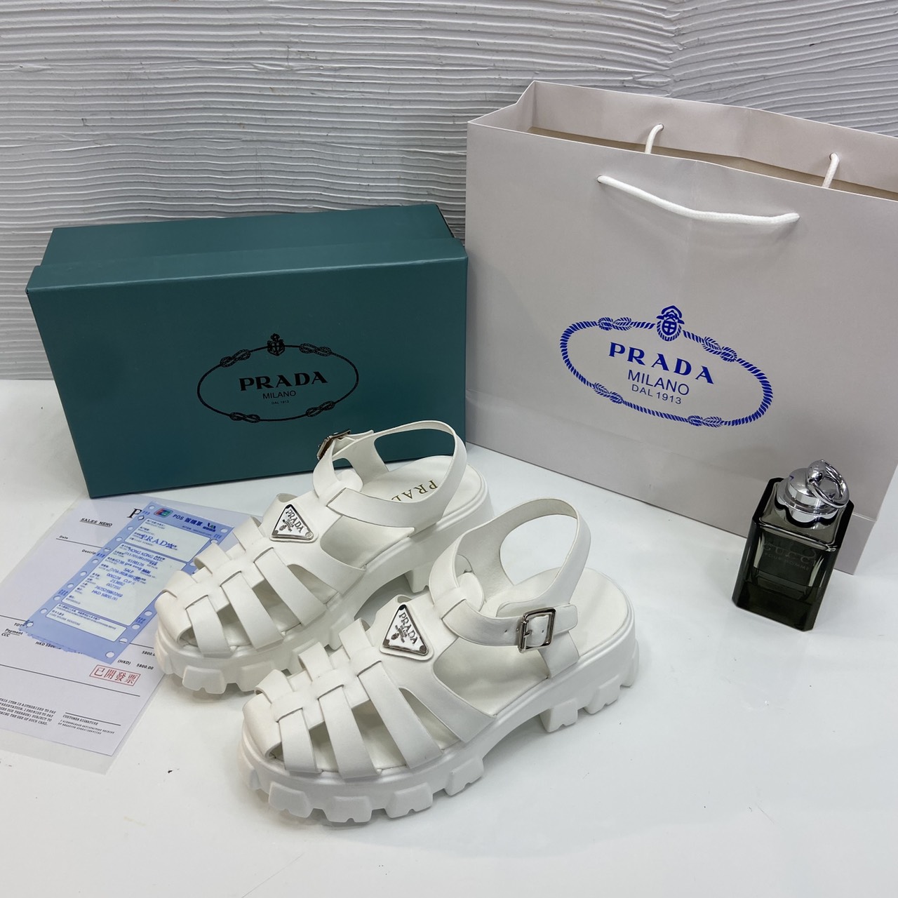 Sandal rọ e về trước hồng hàng Qccc