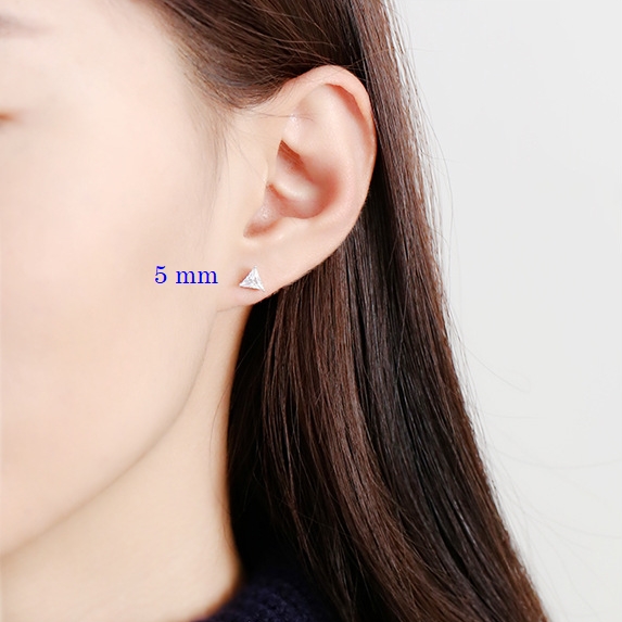 Bông tai titan nữ đính đá hình tam giác 3 mm 4 mm 5 mm 6mm