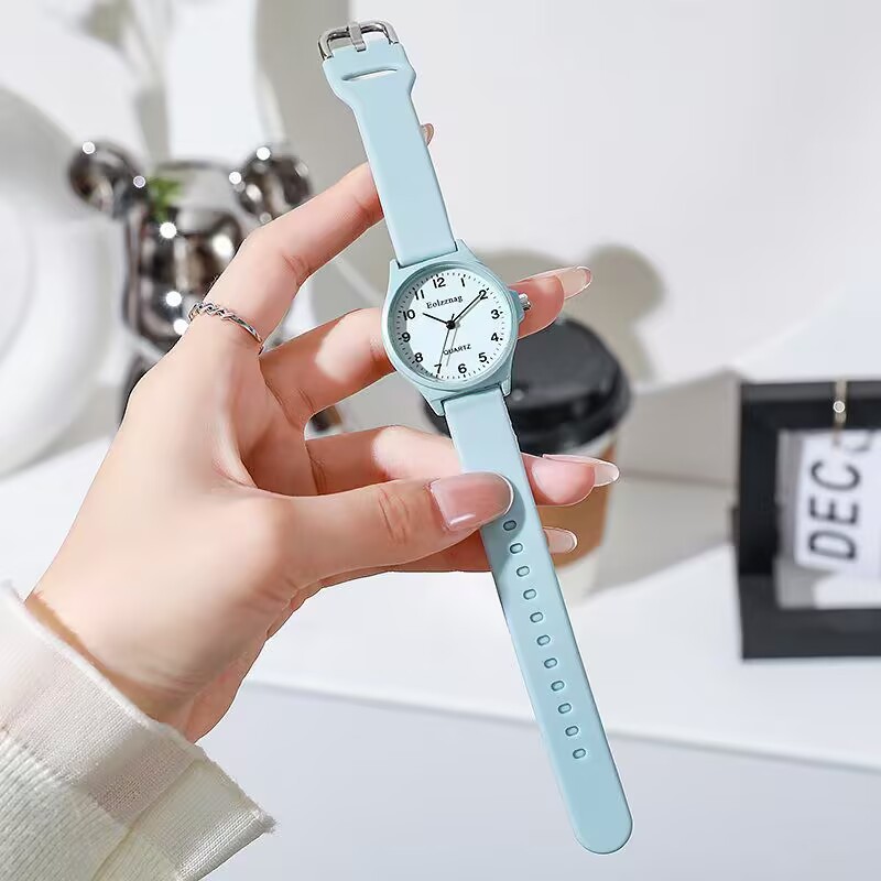 %E3%80%90Hottest%20Trends%E3%80%91Cherry%20Blossom%20Gradient%20High-End%20Fashion%20Watch%20for%20Teenagers%20and%20Young%20Adults%20-%20A%20Unique,%20Minimalist,%20and%20Trendy%20Timepiece%20for%20Students%20Seeking%20Style%20and%20Personality%20-%20Image%204