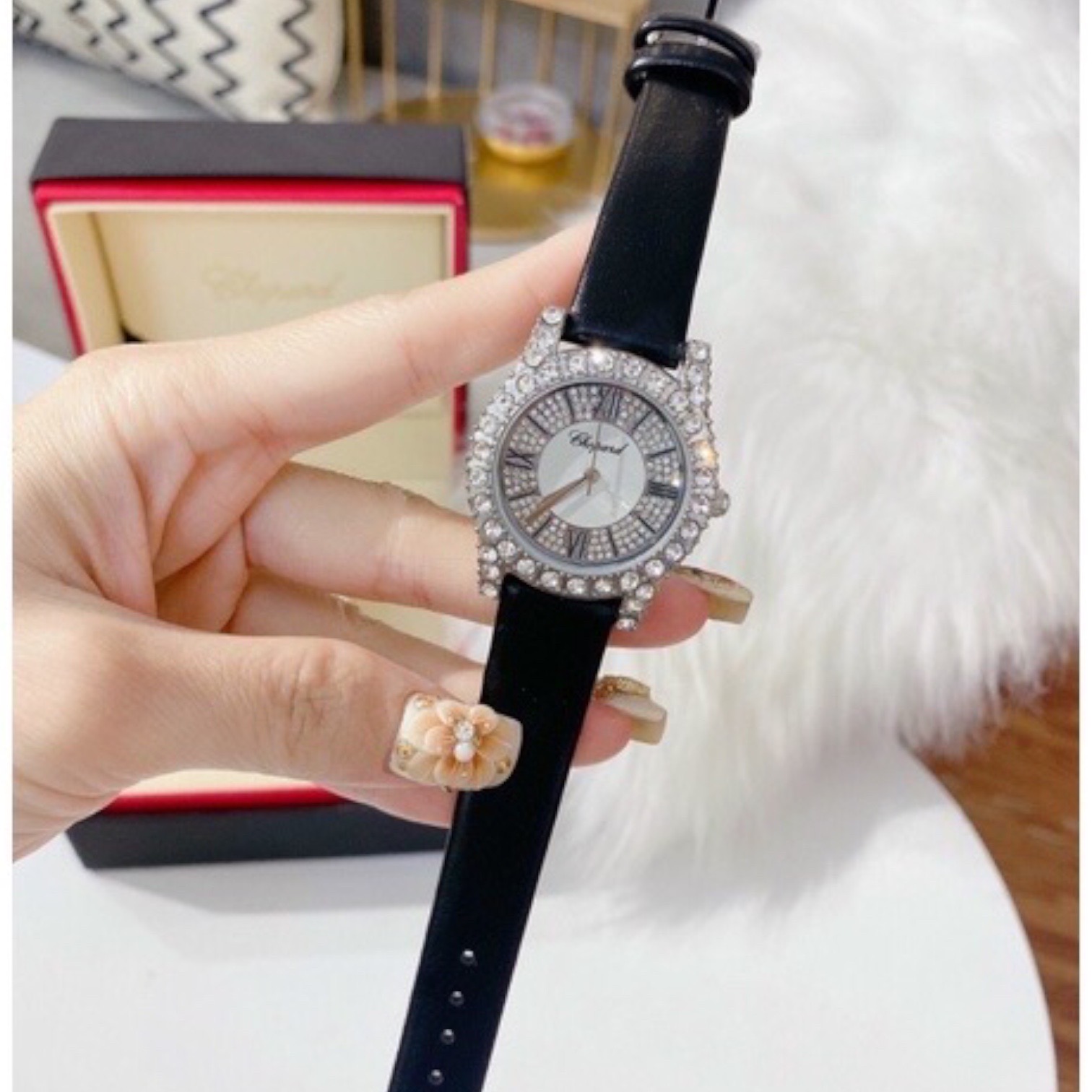 đồng hồ nữ chopard dây da mềm mặt cườm đá sang trọng