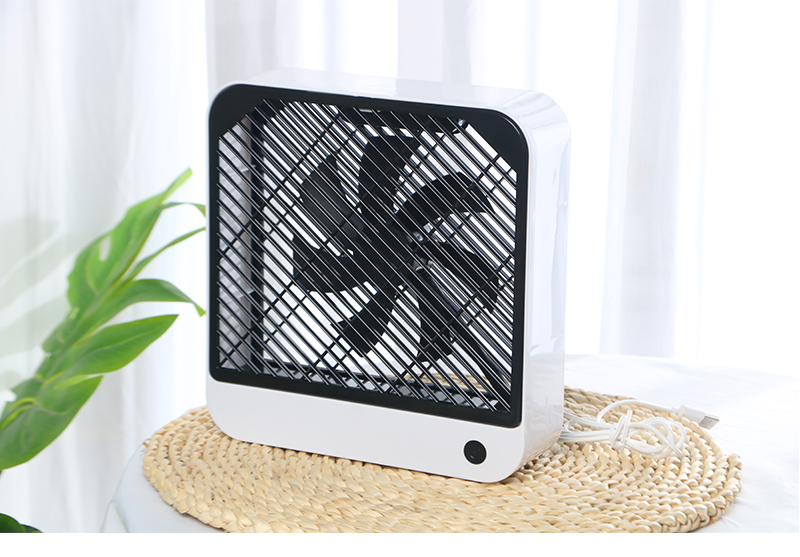 Quạt sạc cổng usb loại đẹp 22x22.5cm
