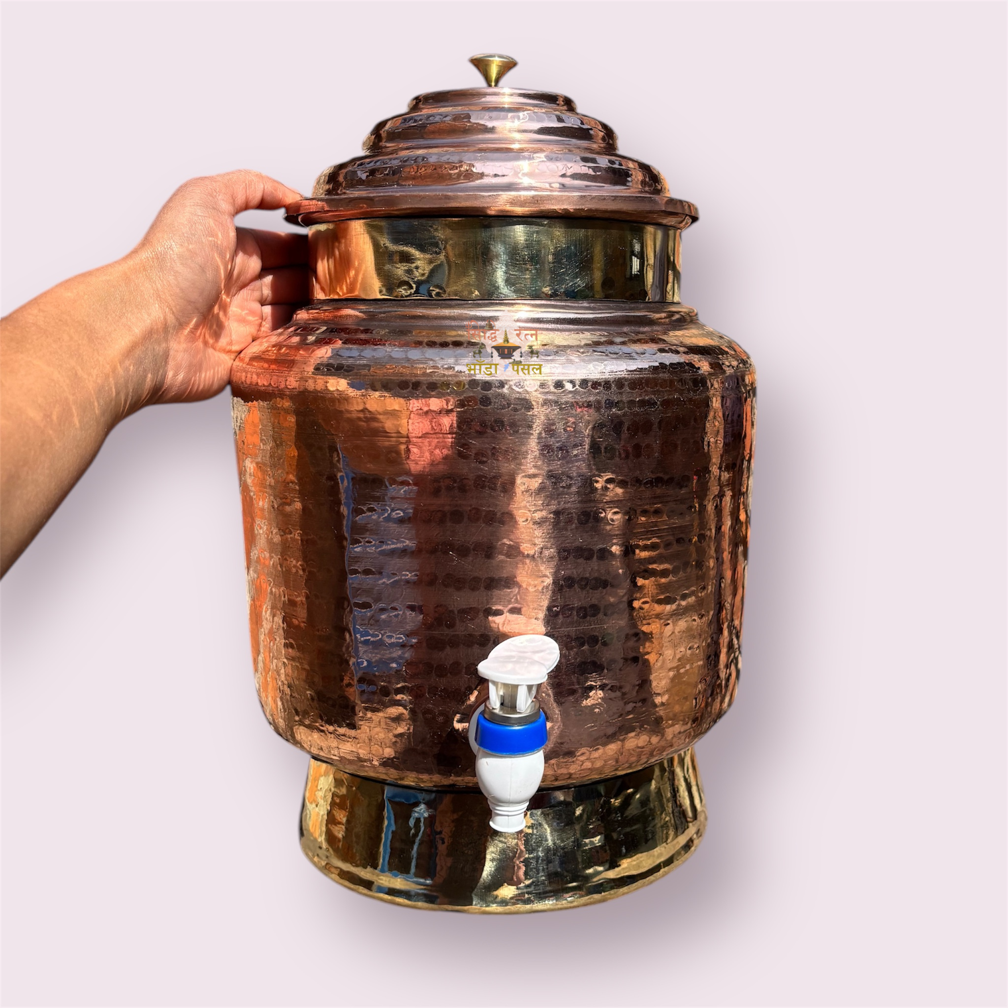 Pure%20Copper%20-%20Water%20Jar%20Dispenser/Pot%20-%20Healthy%20Choice%20%20-%2010%20Litres%20-%20Hammered%20&%20Handmade%20-%20with%20Lid%20-%2014%20inch%2036%20cm%20-%20Image%206
