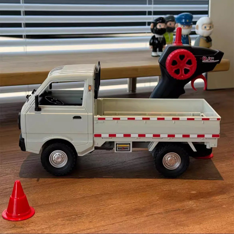 Car%20Interior%20Center%20Console%20Accessories%20White%20Small%20Truck%20Model%20Car%20Dashboard%20Ornaments%20Drift%20Rotating%20Truck%20Decoration%20SUNM%20-%20Image%202