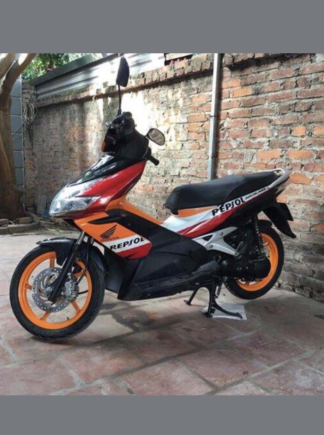 Tem trùm xe air blade repsol cam trắng đỏ - làm tem dán xe máy air blade theo yêu cầu - tem xe air blade rẻ và đẹp cam trắng đỏ repsol 2007-2010