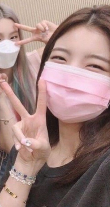 Vòng tay cheap moment Lia Itzy