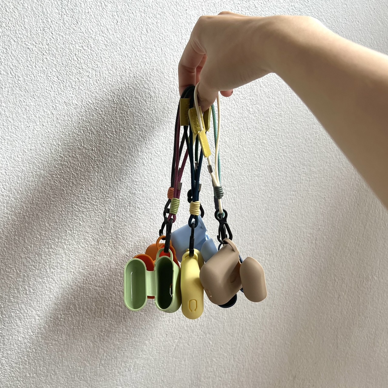 Playalot - Play Keychain + Case Set พวงกุญแจเชือก (มี 5 สีให้เลือก ...