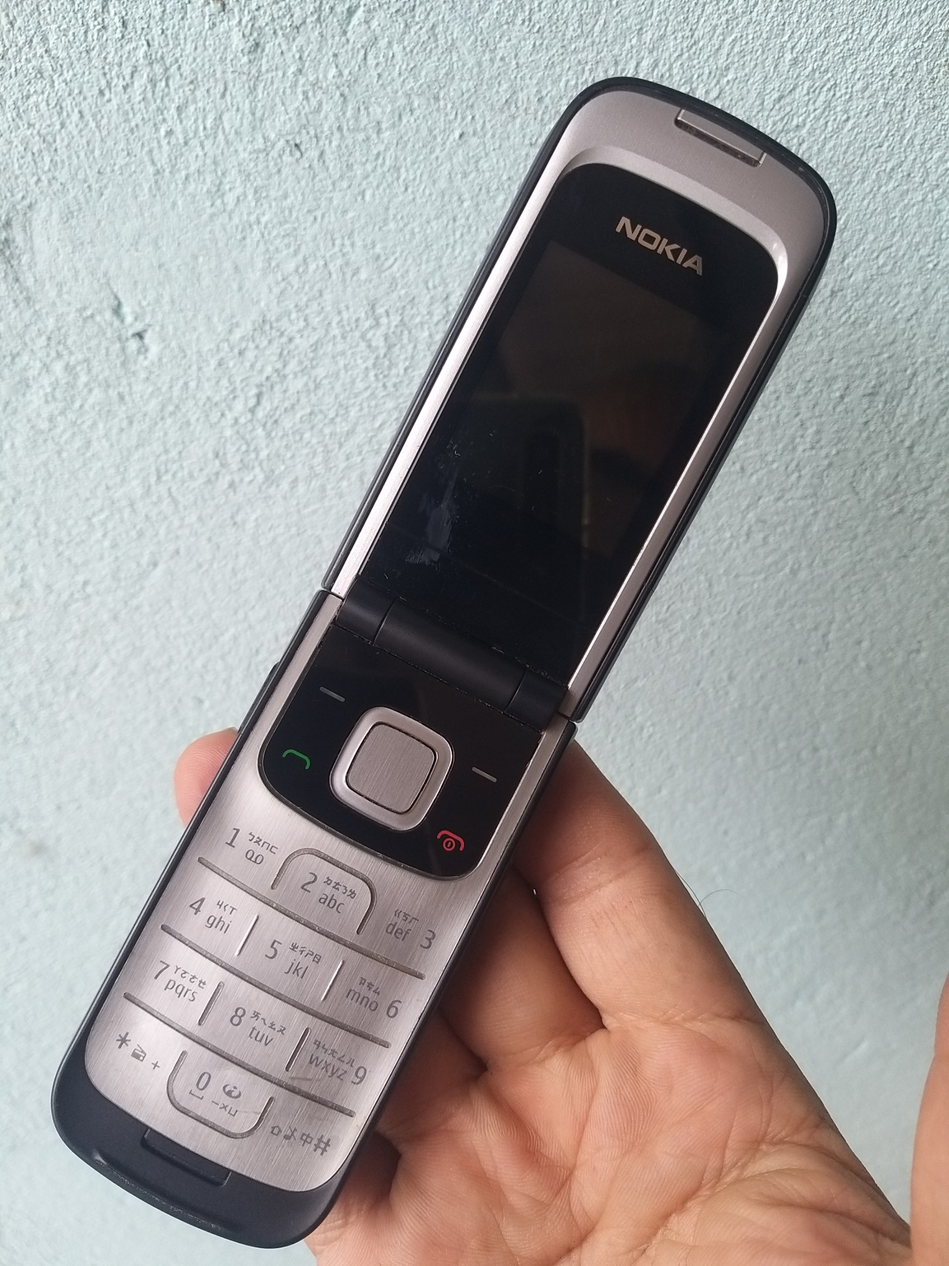Nokia 2720 fold