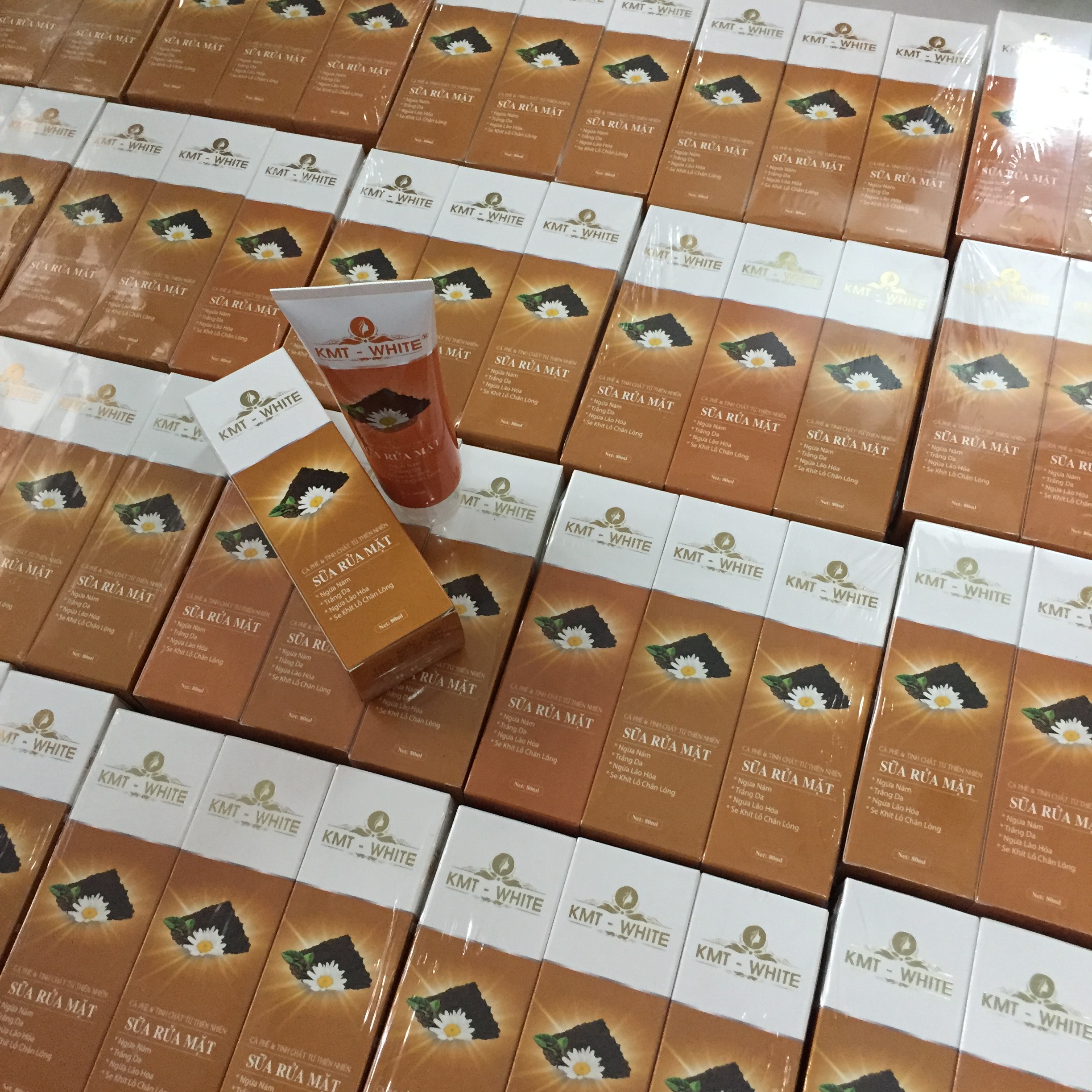 Sữa rửa mặt cafe KMT WHITE