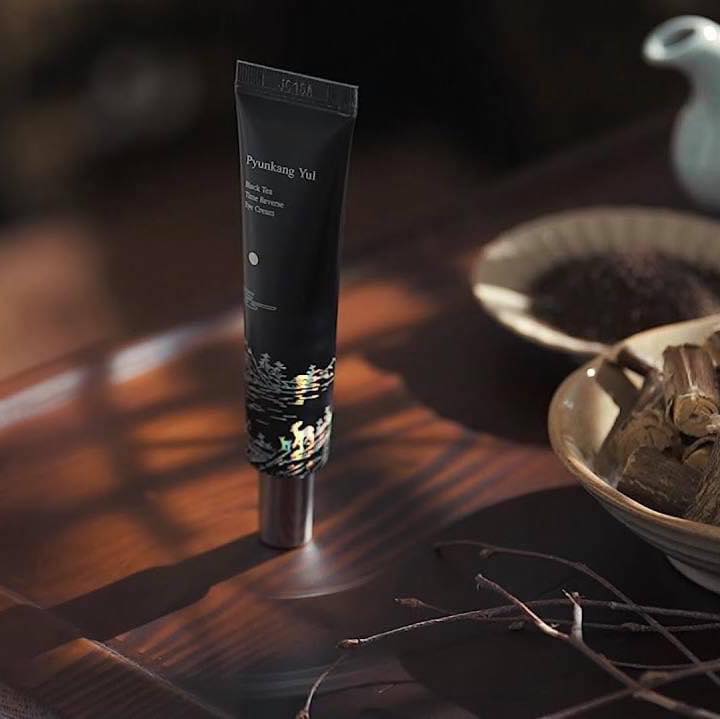 KEM DƯỠNG MẮT CHỐNG NHĂN TỪ TRÀ ĐEN 𝗣𝗬𝗨𝗡𝗞𝗔𝗡𝗚 𝗬𝗨𝗟 𝗕𝗟𝗔𝗖𝗞 𝗧𝗘𝗔 𝗧𝗜𝗠𝗘 𝗥𝗘𝗩𝗘𝗥𝗦𝗘 𝗘𝗬𝗘 𝗖𝗥𝗘𝗔𝗠 25ML
