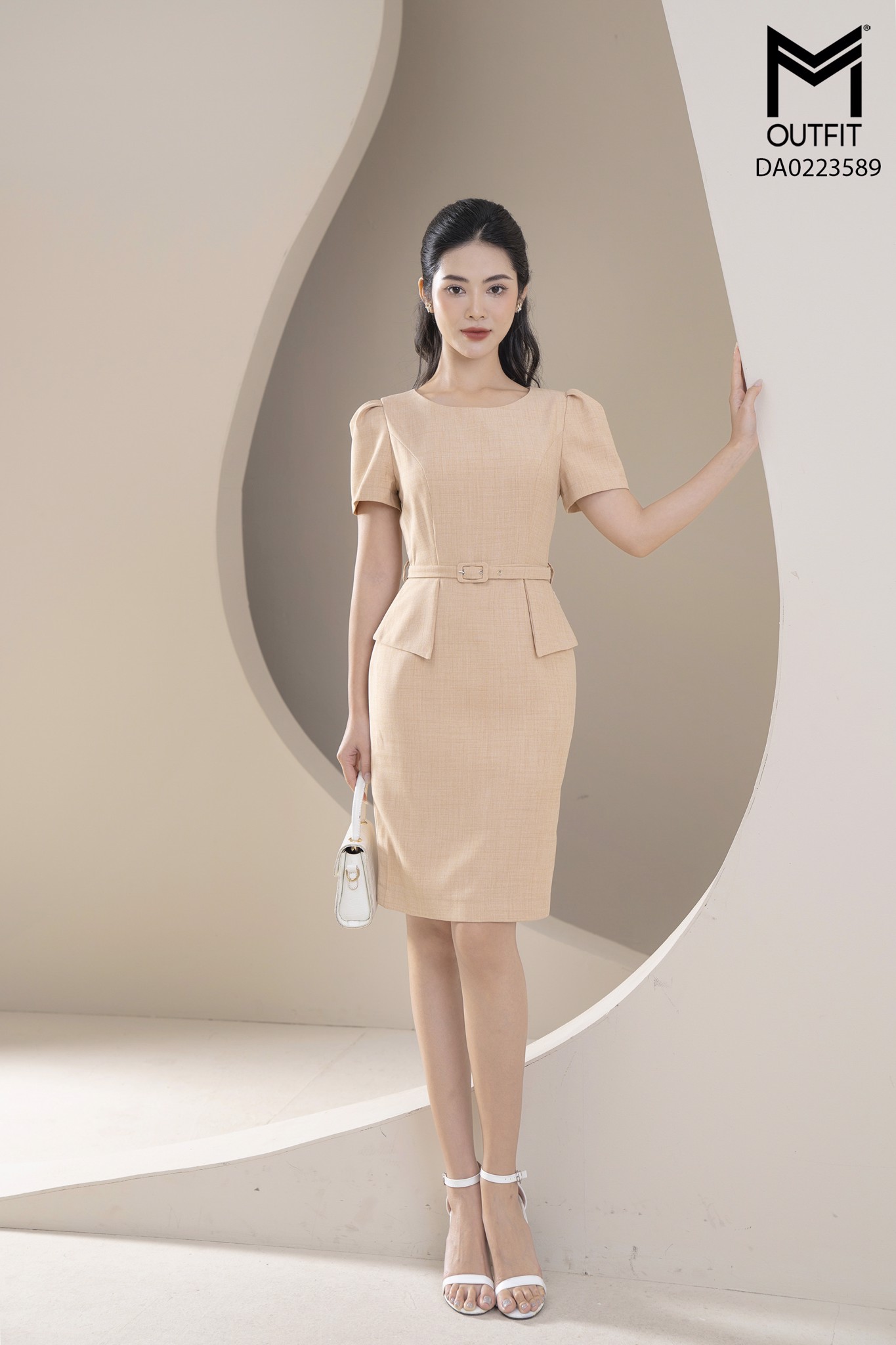 Đầm dáng bút chì thẳng, tà bong kèm đai
