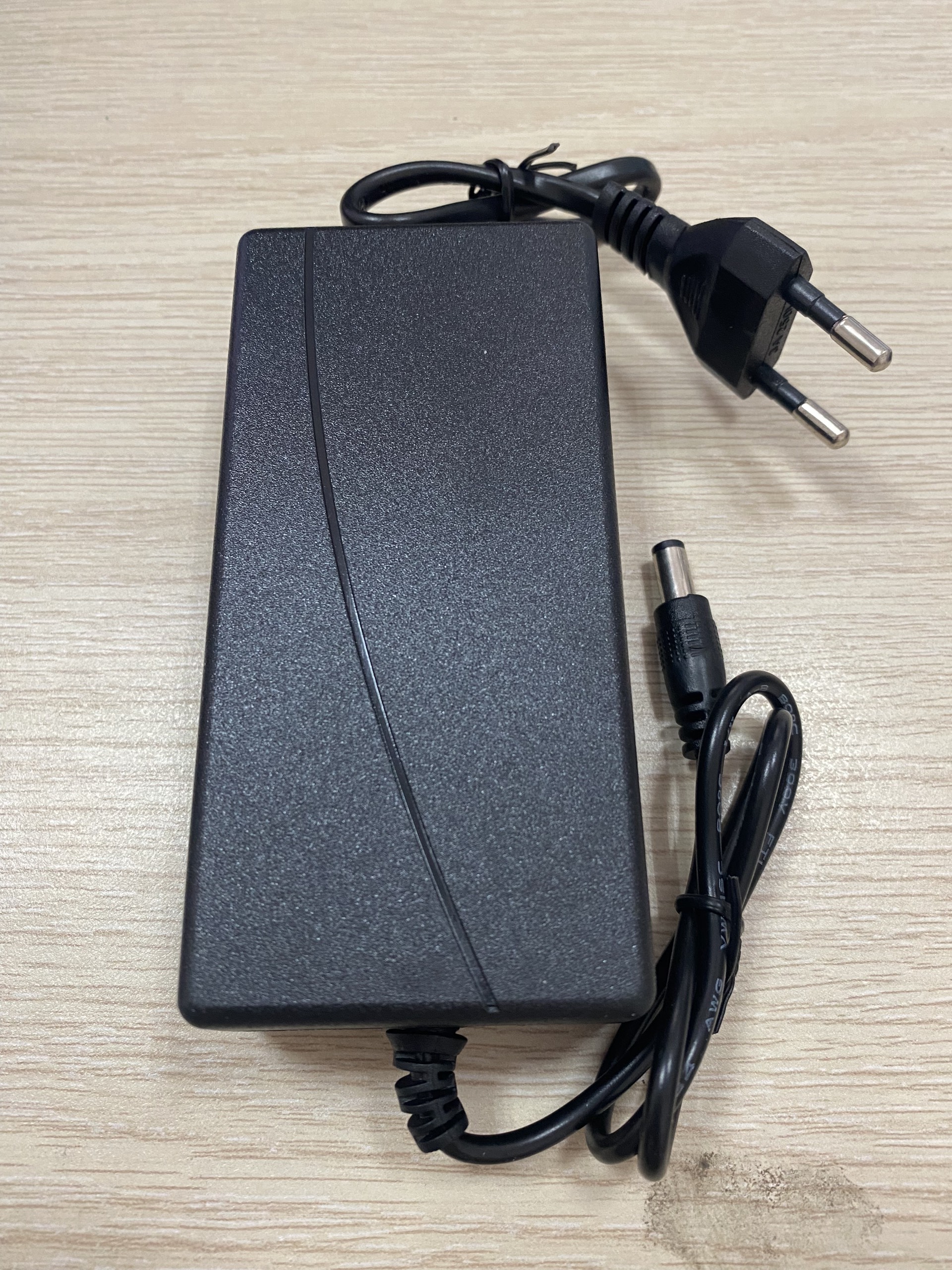 Bộ đổi nguồn 12V 5a Adapter 12v 5a