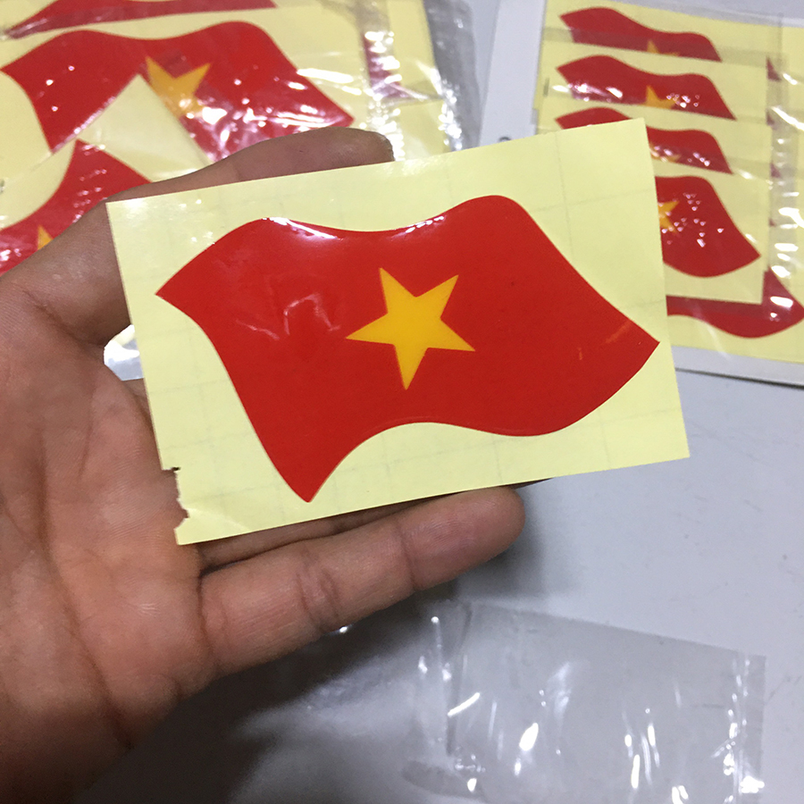 Tem đề can 3D logo cờ Việt Nam (giá 1 cái)