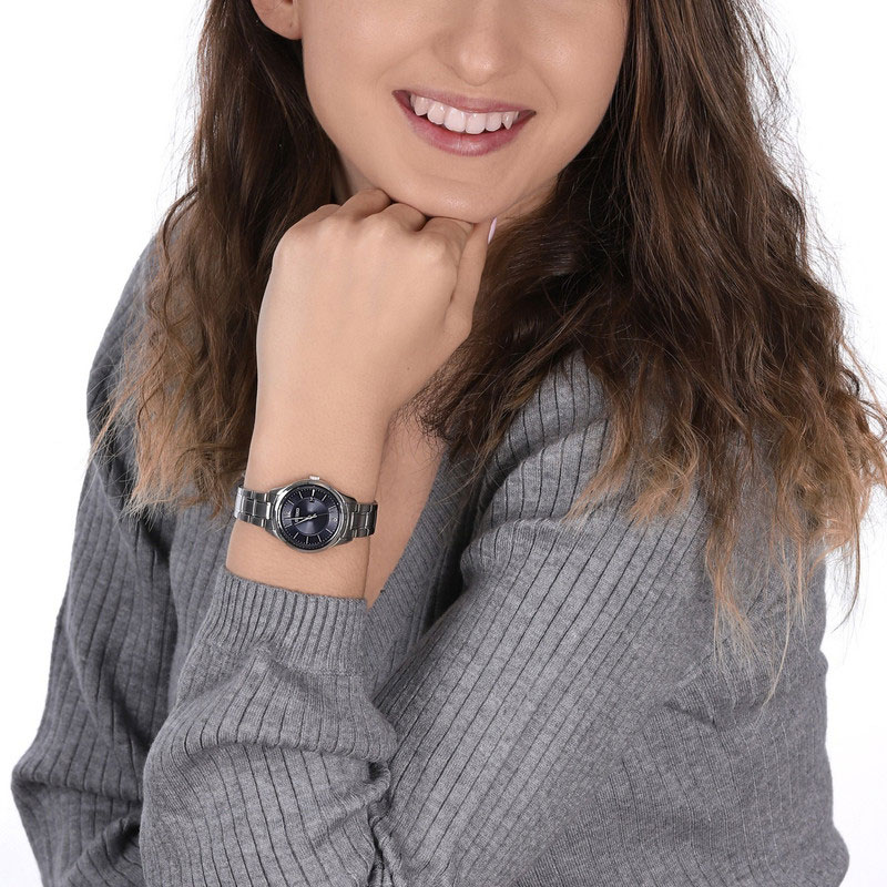 Seiko SUR425P1 Quartz Analog Sapphire Crystal Glass Stainless