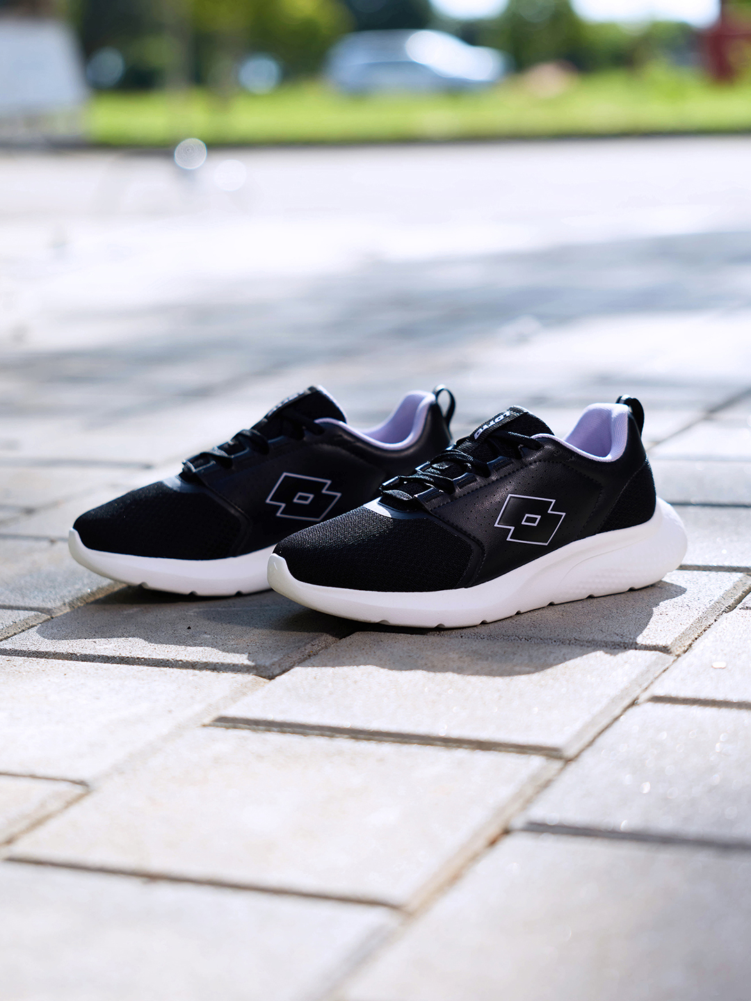 Lotto%20FloWalk%C2%A0%20Black%20-%20Purple%20Walking%20Shoes%20For%20Women%20-%20Image%202