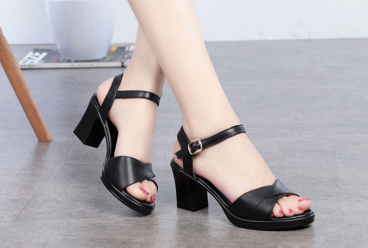 Giày sandan gót vuông bản quai đắp chéo 7f