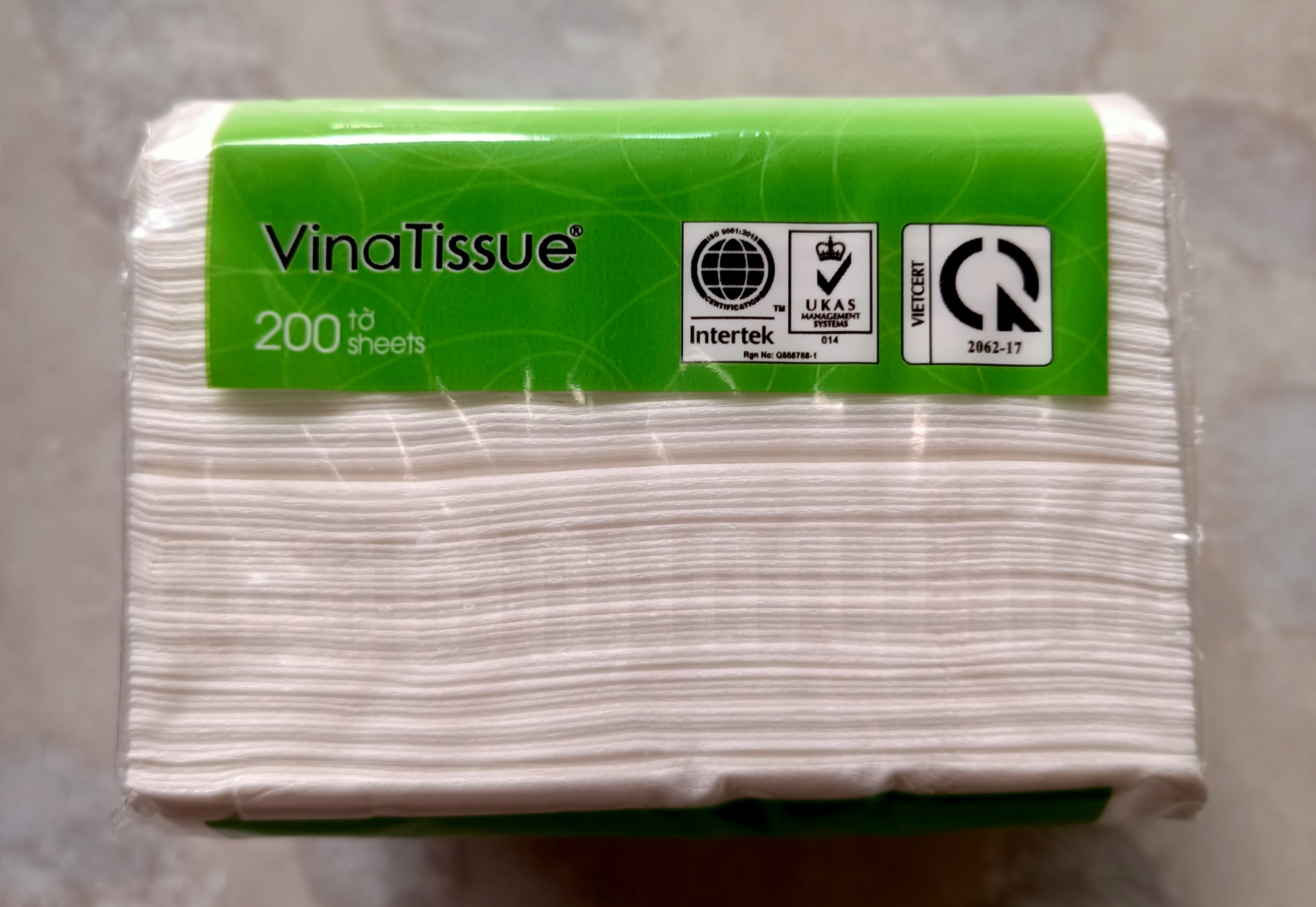Combo 3 gói Khăn giấy lụa rút Vinatissue 200 tờ 2 lớp 19x10cm