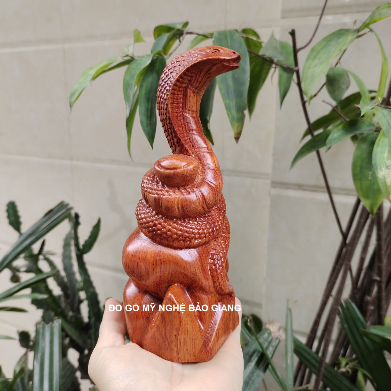 Tượng con rắn gỗ hương cao 20 cm